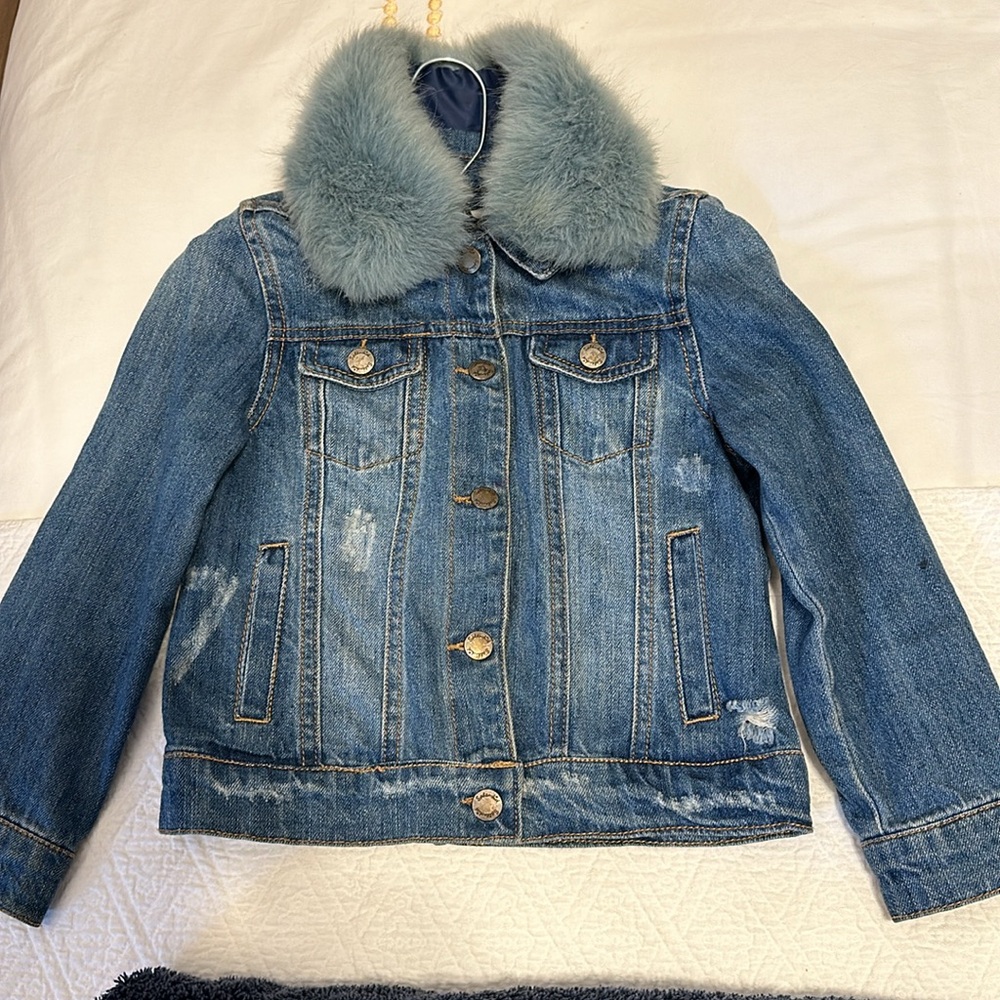 SPLENDID KIDS ADORABLE DENIUM JACKET SIZE 4/5 WITH BLUE FAUX FUR COLLAR